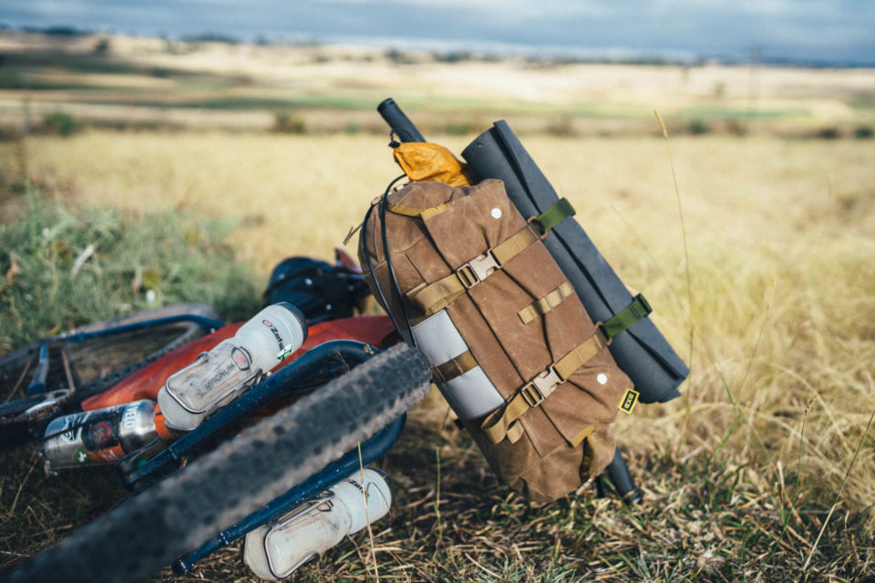 BXB Goldback Saddlebag Review, waxed canvas